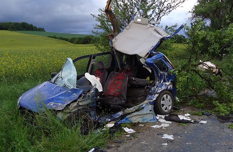 Na silnici mezi obcemi Laánky a Marov se v nedli srazila dv osobní auta.