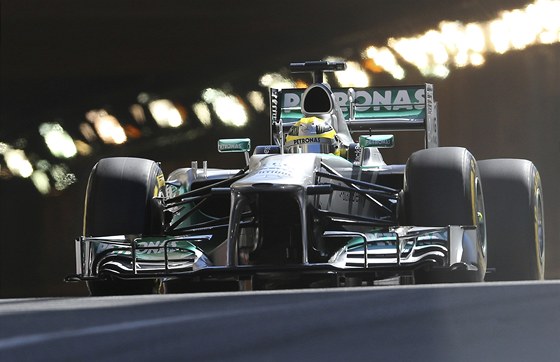 Nico Rosberg pi prvním tréninku na Velkou cenu Monaka. 