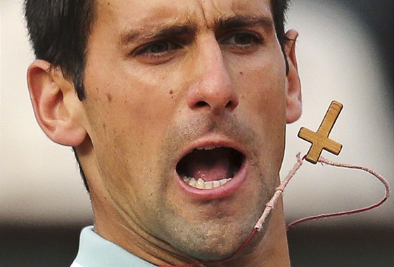 Rituály a talismany mají lidé rádi. Například tenista Novak Djokovič nosí na krku křížek. 