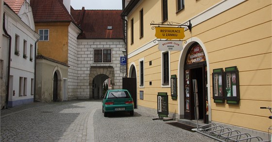 Restaurace U Zámku v Teboni musí zmnit otevírací dobu.