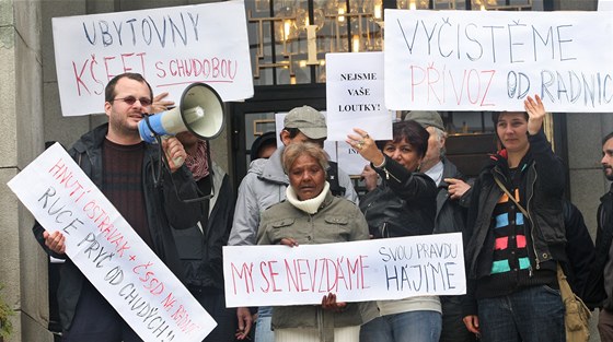 Demonstrace obanských iniciativ a Rom za lepí sociální bydlení v Ostrav.