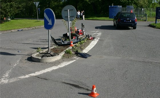 V Havíov-Prostední Suché smetl osobní vz motocykl. Policie nyní hledá mue,