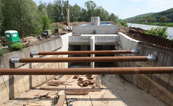 Vodní elektrárna na řece Moravě mezi Otrokovicemi a Bělovem začala fungovat loni.