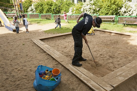 Stráníci loni nali 7000 pouitých jehel a stíkaek. Pi úklidu se zamii