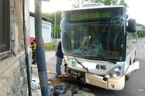 Cestující v Liberci zmlátili idie MHD. Autobus pak havaroval. Ilustraní snímek