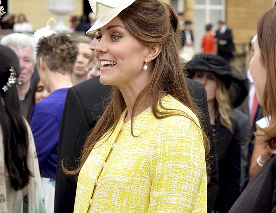 Těhotná vévodkyně z Cambridge Catherine na zahradní slavnosti v Buckinghamském...