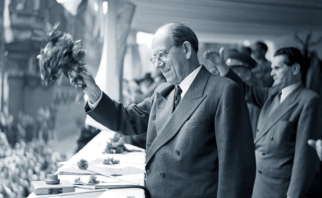 Prezident Antonín Zápotocký p�i prvomájovém pr�vodu na Václavském nám�stí v...