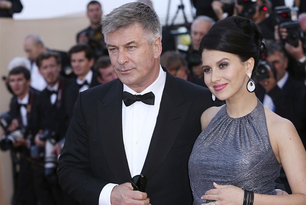 Alec Baldwin a jeho t�hotná man�elka Hilaria Thomasová (Cannes 2013)