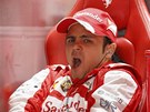 TO JE ALE NUDA. Felipe Massa z Ferrari zívá ped zaátkem tréninku na Velkou