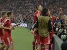 HURÁ, VEDEME! Hrái Bayernu Mandukie rychle dobhli a gól slavili spolen