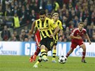 JAK TOHLE DOPADNE? Dortmund dostal po faulu Danteho monost zahrávat penaltu.