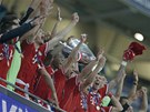 POHÁR JE NÁ! Hrái Bayernu pevzali pohár pro vítze Ligy mistr a jejich ruce