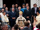 Tém dvou a pl hodinovou svatou liturgii vedenou srbským patriarchou Irinejem
