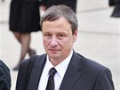Komentátor MF DNES Martin Komárek přichází na poslední rozloučení se svým otcem