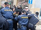 Policejní tkoodnci se v Duchcov stetli s nkterými demonstranty (29....