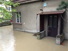 Praskl vodovodn potrub vyplavilo tyi domy na Praze 4. (26.5.2013)