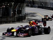 Redbully Sebastiana Vettela (vlevo) a Marka Webbera pi Velk cen Monaka.