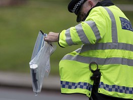 Britsk policie na mst krvavho toku ve Woolwichi (22. kvtna) 