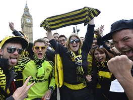 DNESKA SI TO UIJEME! Fanouci Dortmundu si zapózovali ped londýnskou