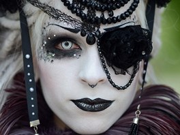 Příznivci subkultury Gothic se sešli v neděli v Lipsku, aby oslavili temnotu a