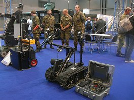 Armáda se pochlubila také enijními roboty Talon, které získala z USA. Roboti...