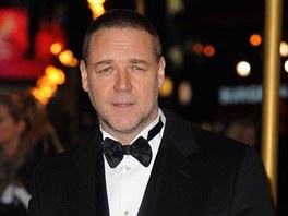 Russell Crowe je kus chlapa a to na nm vdycky eny zboovaly. ádný...