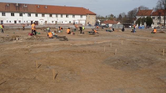 Archeologický průzkum v Dolních Břežanech přinesl přes dva tisíce nalezených předmětů od pravěku po novověk.