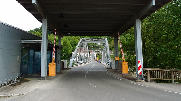 Rakousko - slovinsk hranin pechod Trate s mostem pes eku Mura.