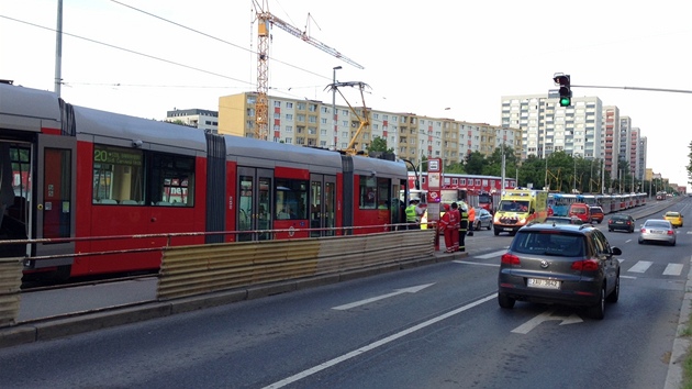 Kvůli nehodě tramvají byl na Červeném vrchu zastaven provoz v obou směrech