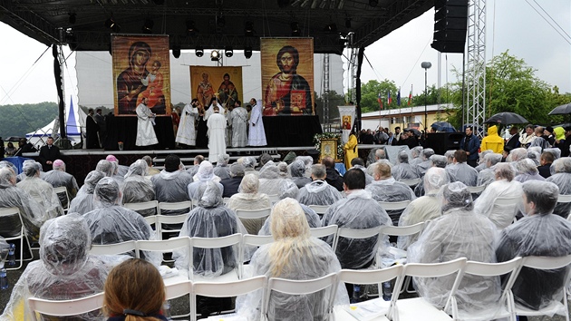 Na pravoslavnou liturgii se pijelo podvat asi dva tisce lid.