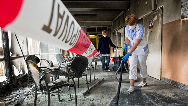 Prostor pro nvtvy v hradeck fakultn nemocnici po poru. (22. 5. 2013)