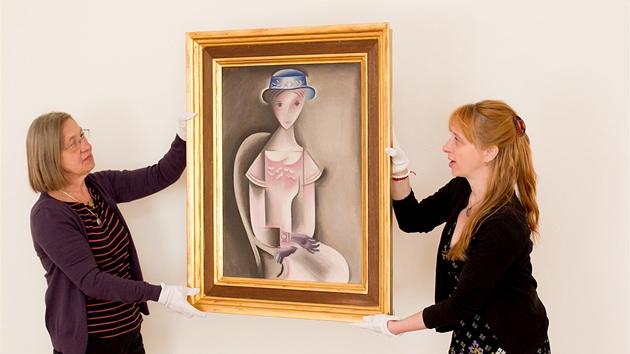 Nejdaí obraz Dve v rových atech instalují v Opon autorky výstavy