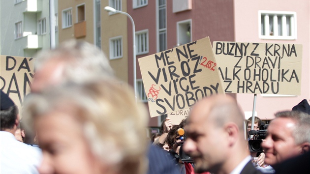 Protest proti Miloi Zemanovi ped nejvym soudem v Brn (21. kvtna 2013)