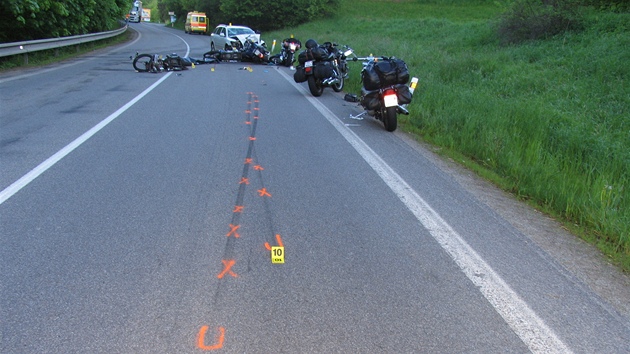 Pi nehod zemel jednapadestilet cizinec, dal dva motocyklist ve vku 47 a 48 let utrpli zrann.