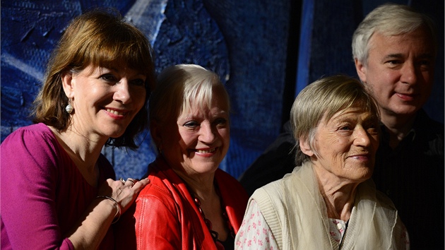 Michaela Dolinová, Zdena Herfortová, Luba Skoepová a Vladislav Bene hrají v