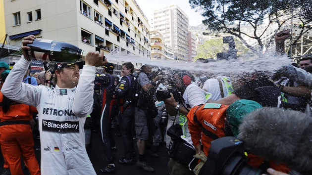 Nico Rosberg slav svj triumf ve Velk cen Monaka