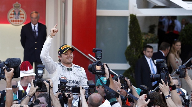 Nico Rosberg si uv pocity vtze Velk ceny Monaka.