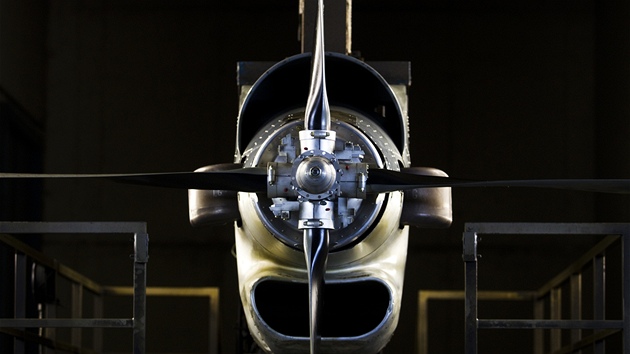 Motor GE H80 mus v testovac laboratoi projt zkoukou s rznmi vrtulemi.