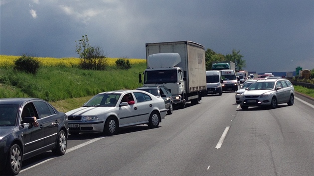 21.5. 2013: kolona po nehod na dlnici D5