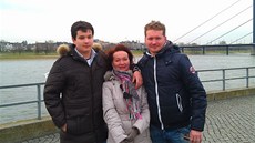 Rodina Alexeje Torubarova. Zleva mlad�í syn Nikita, man�elka Sv�tlana a star�í