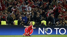 STELEC V EXTÁZI. Arjen Robben si vychutnává radost z gólu na 2:1, kterým...