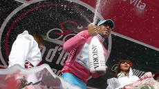Italský cyklista Vincenzo Nibali udržel vedení na Giru d´Italia i po 15. etapě