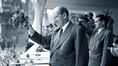 Prezident Antonín Zápotocký p�i prvomájovém pr�vodu na Václavském nám�stí v...