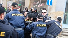 Policejní tkoodnci se v Duchcov stetli s nkterými demonstranty (29....
