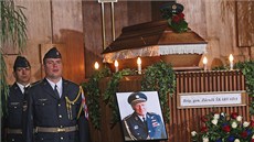 Poslední sbohem stíhacímu pilotovi RAF Zdeňkovi Škarvadovi. (28. května 2013)