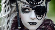 Příznivci subkultury Gothic se sešli v neděli v Lipsku, aby oslavili temnotu a