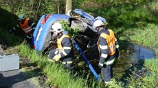 Osmnáctiletý �idi� havaroval na Opavsku do stromu. (20. kv�tna 2013)