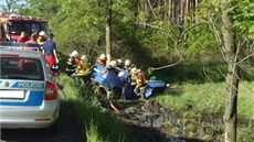 Osmnáctiletý řidič havaroval na Opavsku do stromu (20. května 2013). 