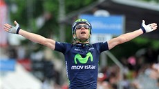 VÍTĚZNÉ GESTO. Giovanni Visconti v cíli 17. etapy cyklistického závodu Giro