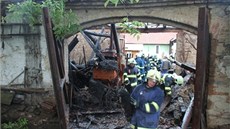 V noci na pond�lí bojovali hasi�i s po�árem stodoly v Doubravici nad Svitavou